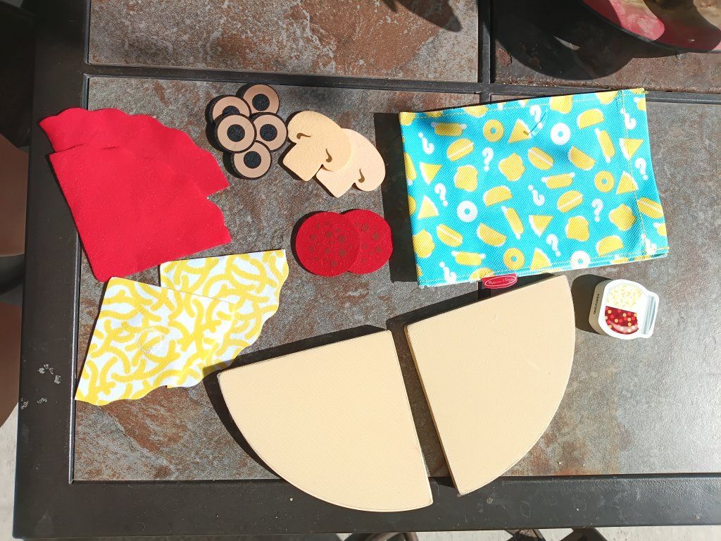 Melissa & Doug Felt Pizza Play Food Set