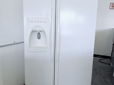 Amana Fridge With Ice And Water Dispencer