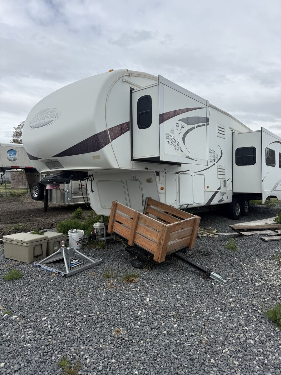 2010 36’ Montana Mountaineer