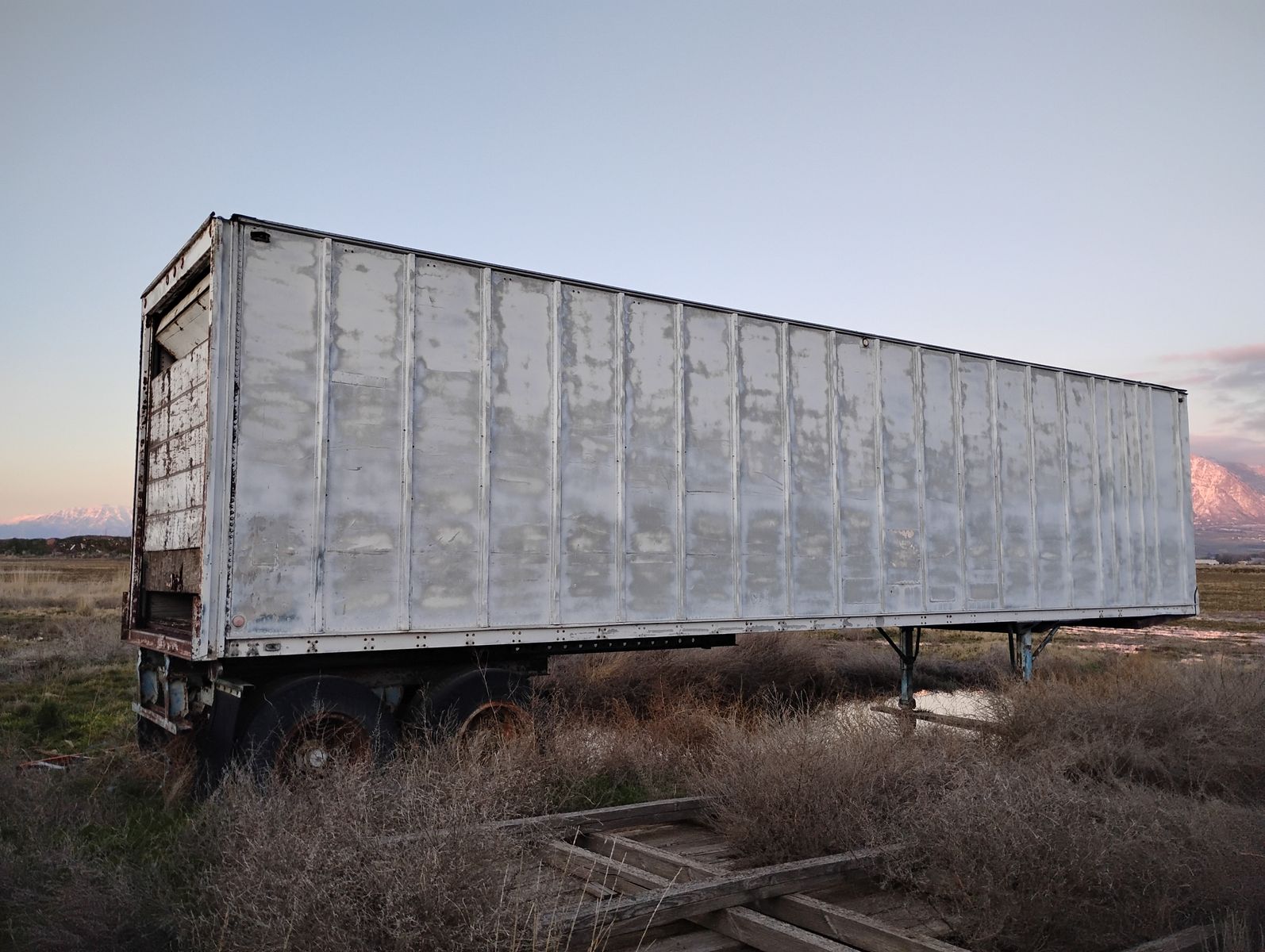 Semi trailer
