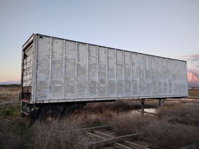 Semi trailer
