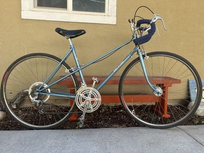 Vintage 1970 Raleigh road bike
