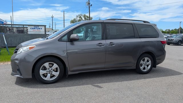 2018 Toyota Sienna LE