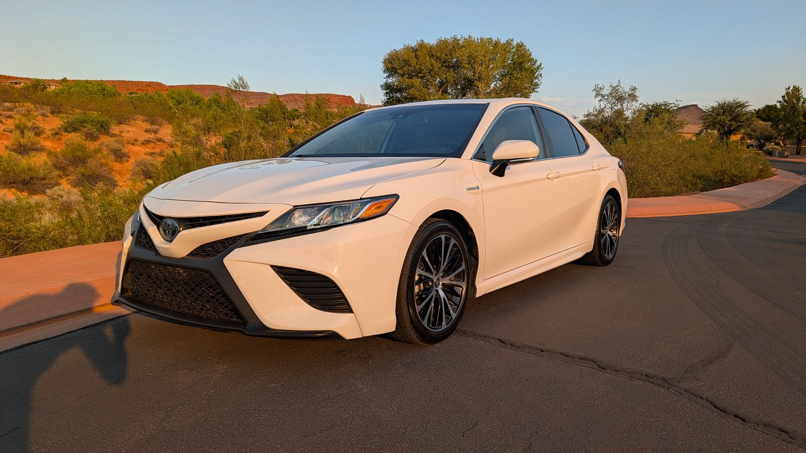 2020 Toyota Camry Hybrid SE