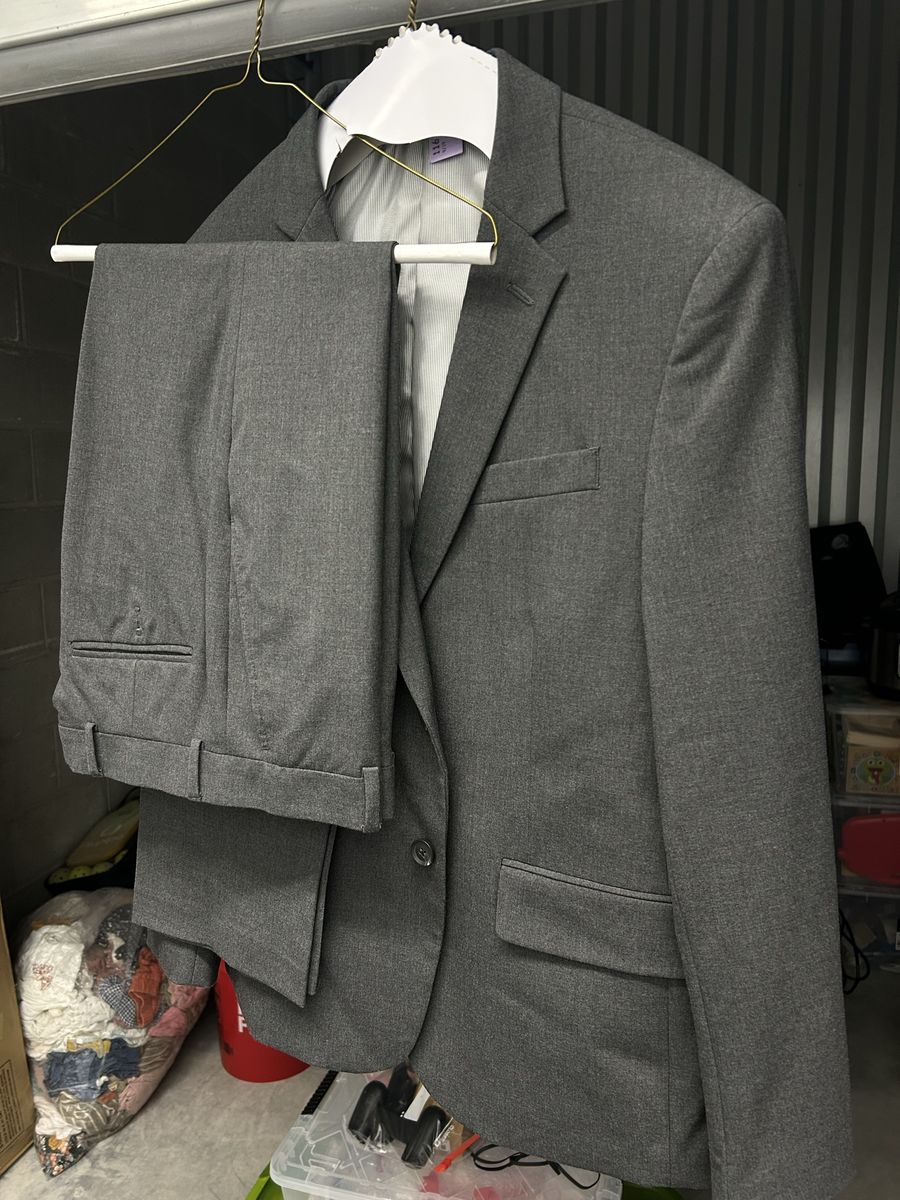 Men's Gray Suit Jacket & Pants Set
