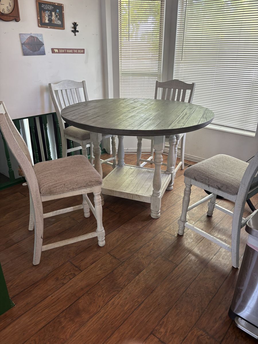 Free kitchen table
