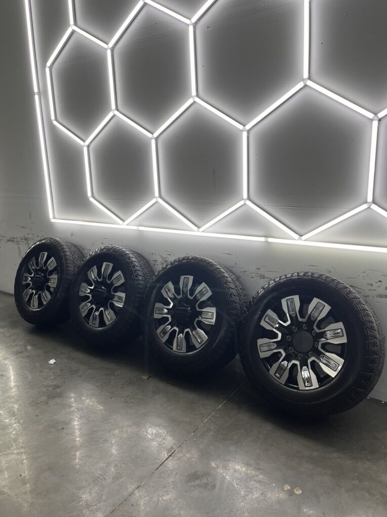 2025 Gmc 3500 DENALI OEM 20in Wheels/275/65/20