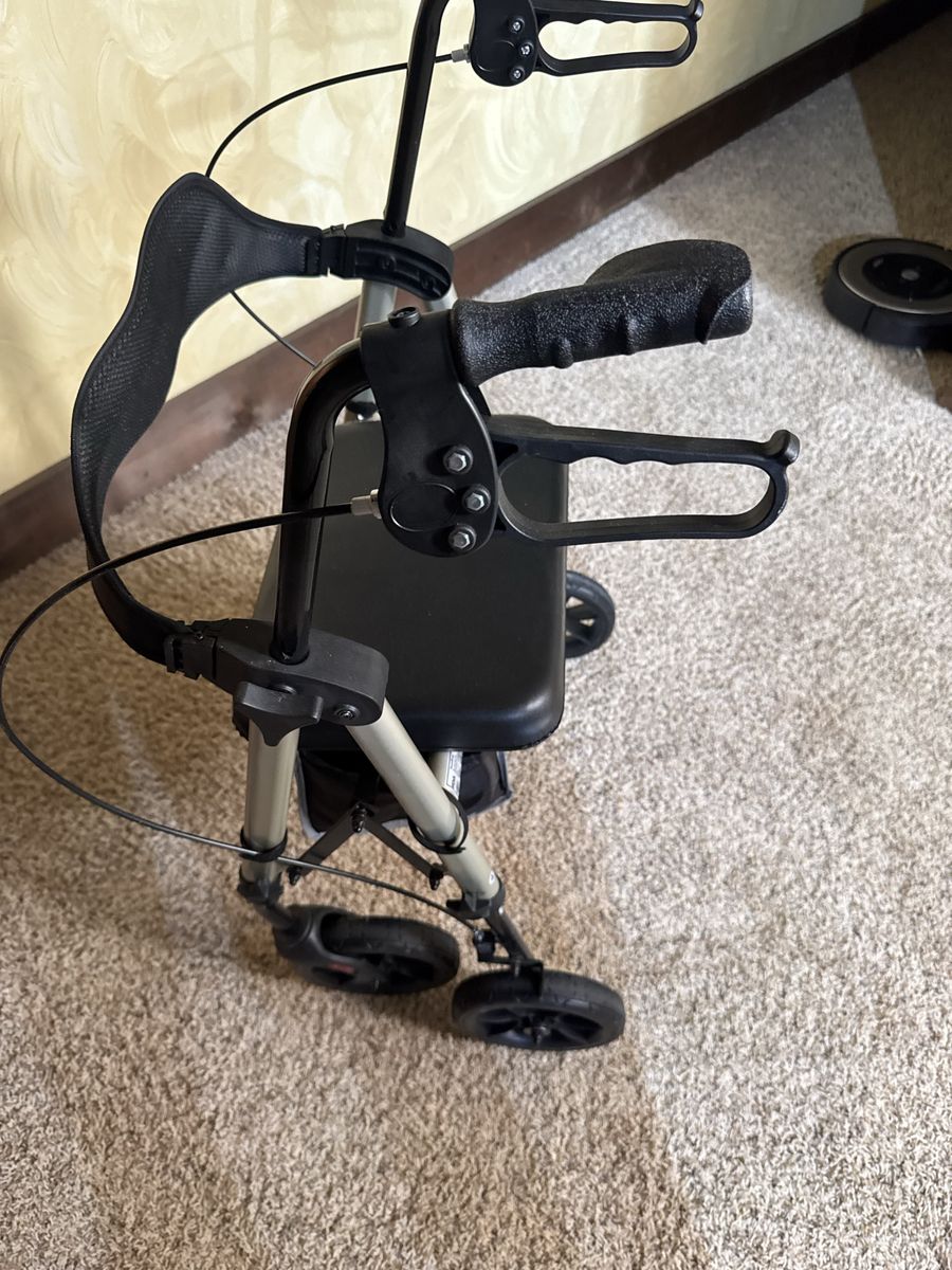 Soundfuse Folding Rollator Walker with Seat, Padded Backrest, and Storage Bag with wheels