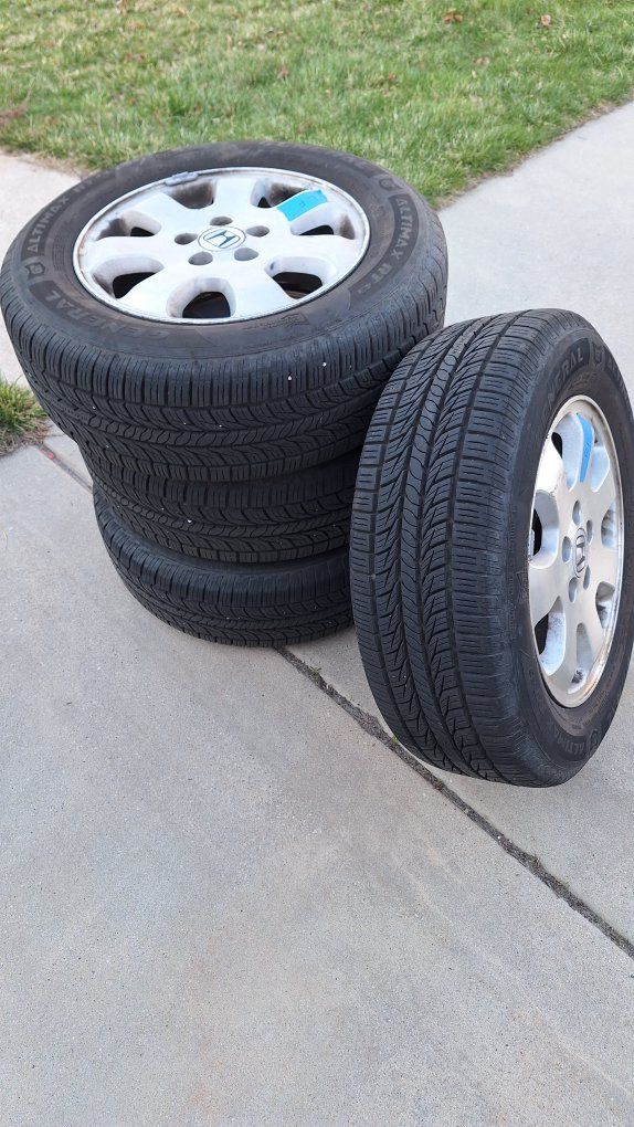 Set of 4 OEM Honda 16" Wheels with General Altimax RT43 Tires (215/65R16)