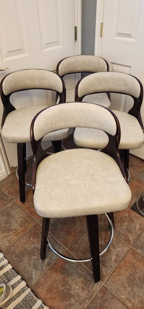 Set of 4 Swivel Bar Stools new