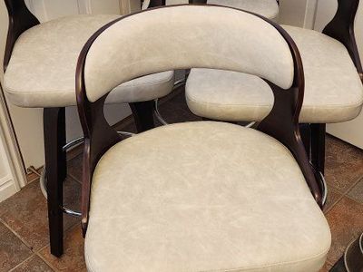 Set of 4 Swivel Bar Stools new