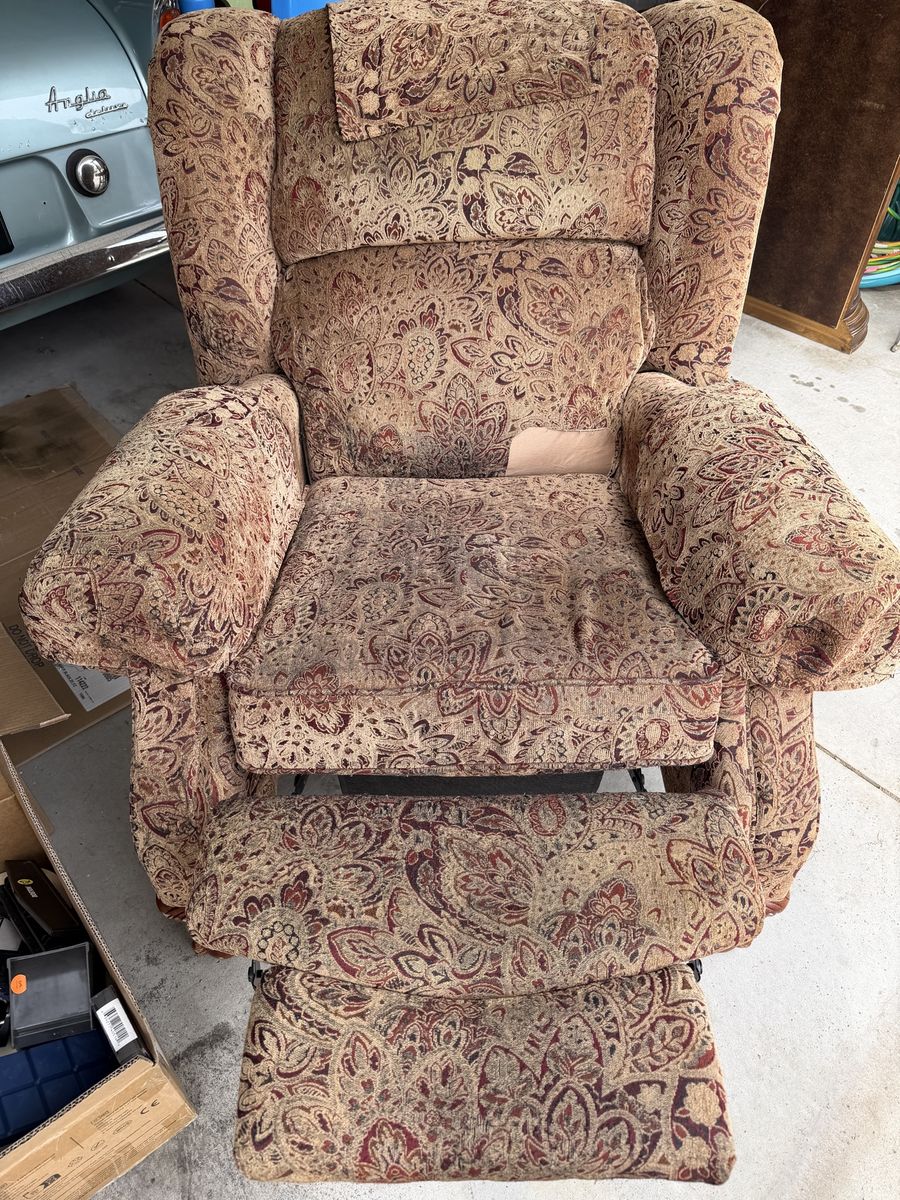 Used Paisley Recliner Chair - Comfortable & Functional Living Room Seating