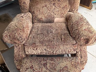 Used Paisley Recliner Chair - Comfortable & Functional Living Room Seating