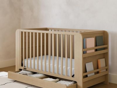 Graco Read-with-Me 4-in-1 Convertible Crib