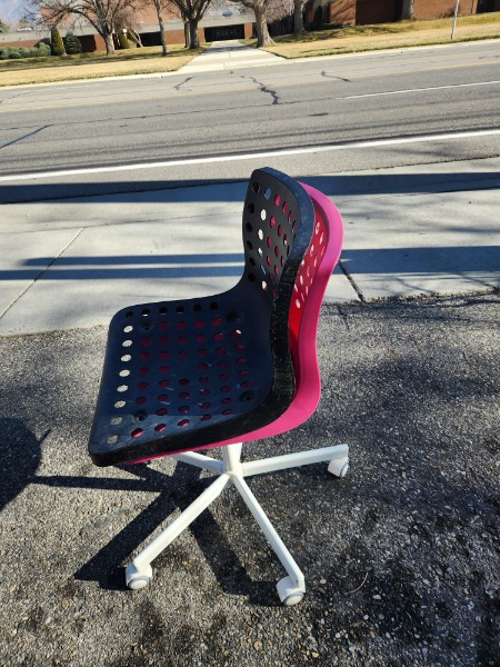 Chair for Sale - IKEA - SKÅLBERG / SPORREN Pink Swivel chair