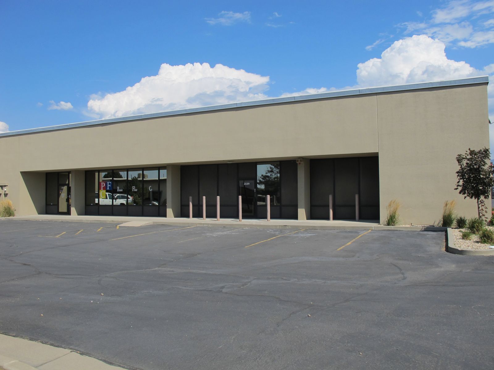 4,405 SF Office/Warehouse in SLC- Direct Signage to 201 Hwy- Ample Parking