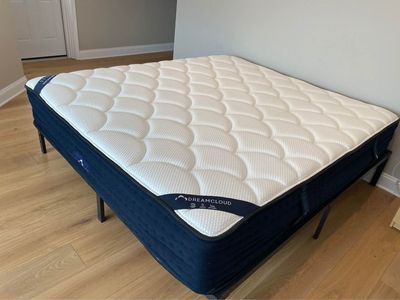 Queen Size, DreamCloud Mattress, Like New