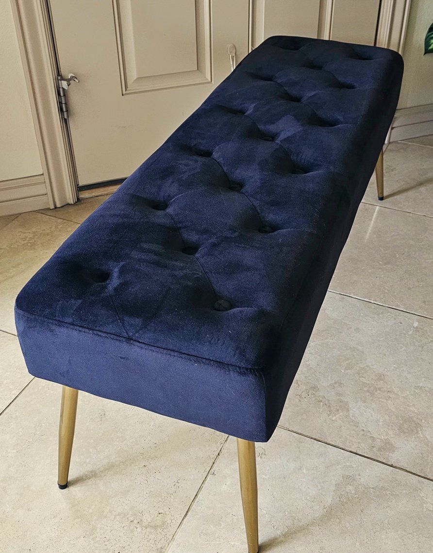Luxurious Bkack Velvet Tufted Bench with Gold Legs - Accent Seating
44"Lx17"Hx14.5"D
