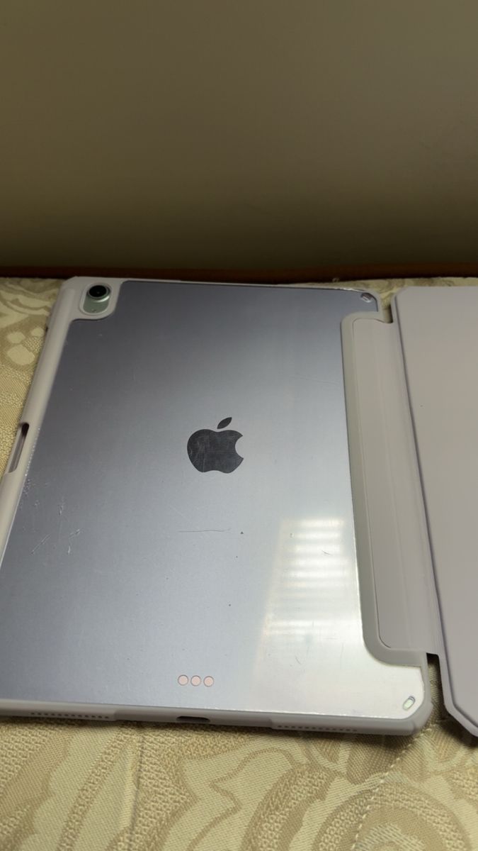 Apple iPad Air (4th Gen) 128 blue Wi-Fi 10.9" Tablet with Smart Folio Case