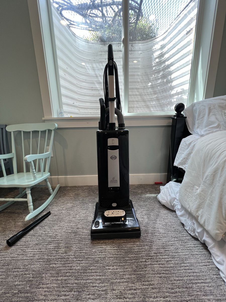 SEBO Automatic X4 Upright Vacuum Cleaner - Black 250$ obo