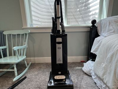 SEBO Automatic X4 Upright Vacuum Cleaner - Black 250$ obo
