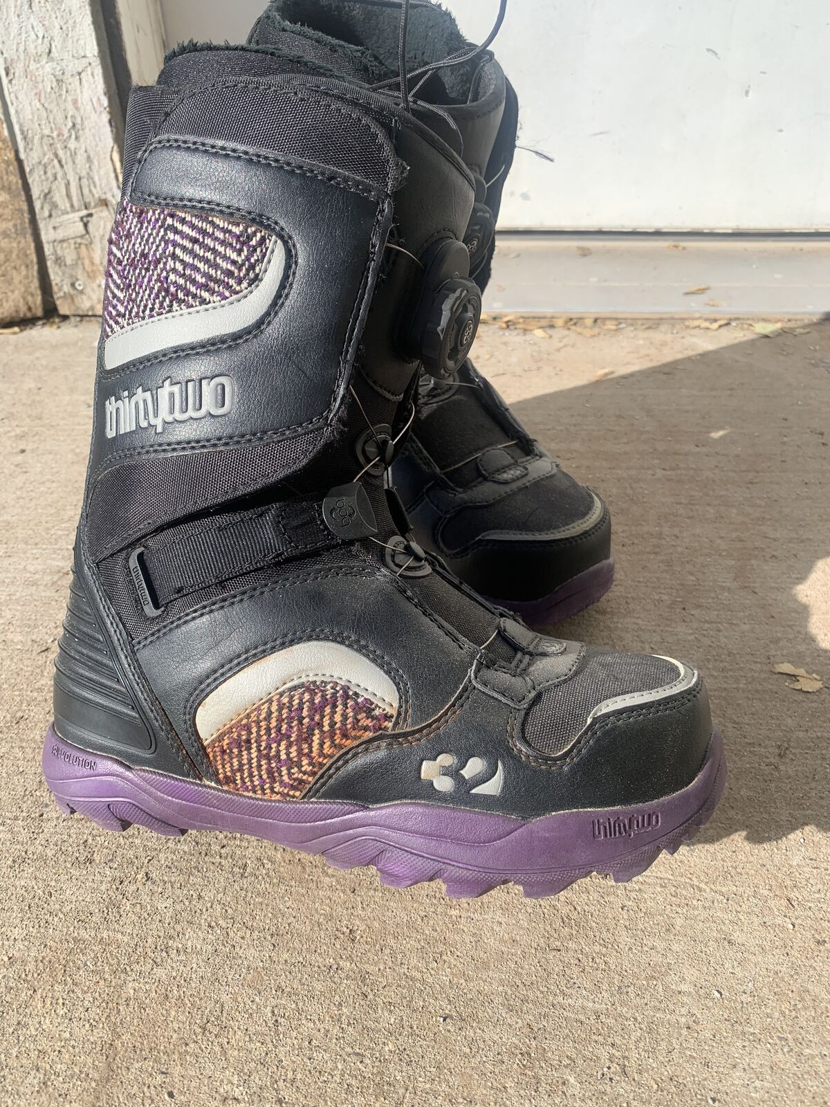 Thirty Two brand BOA youth 6.5 snowboard boots