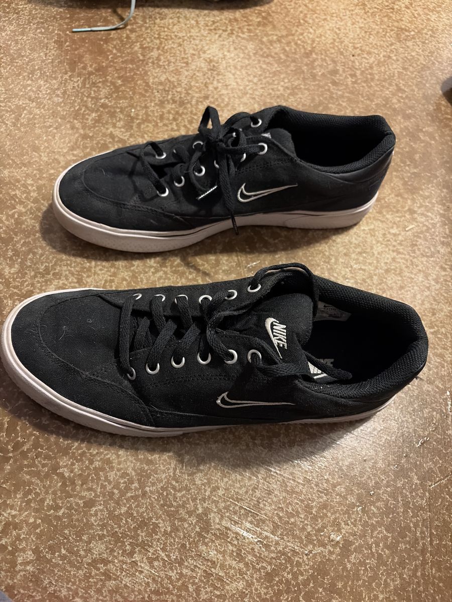Black Nike shoes size 9.5 $50 obo