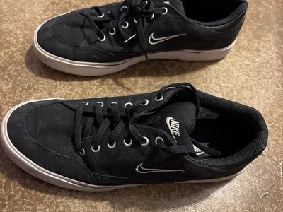 Black Nike shoes size 9.5 $50 obo