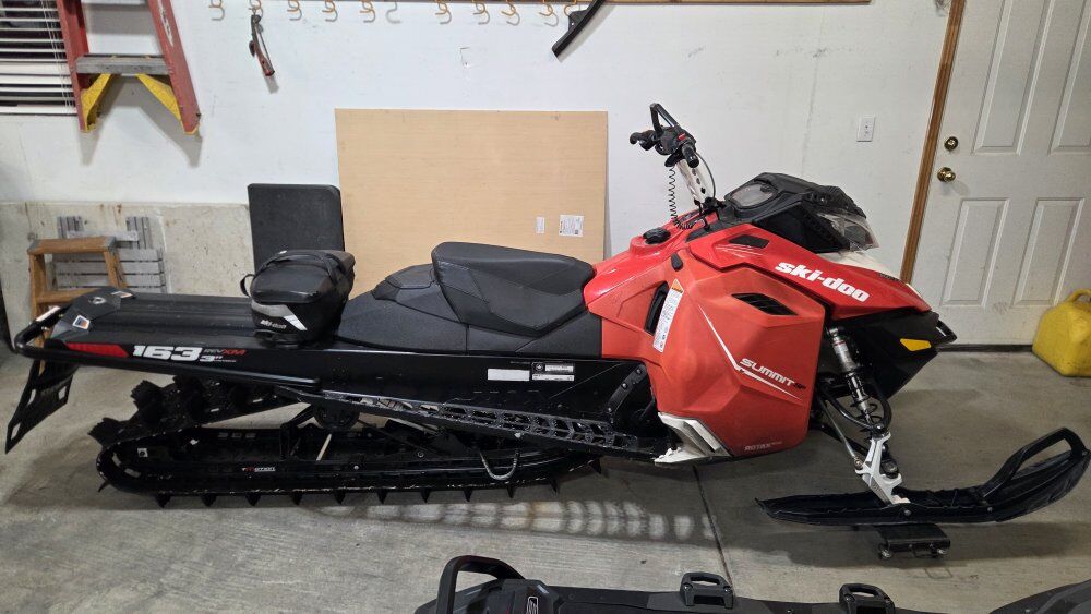 2016 Ski Doo Summit 800
