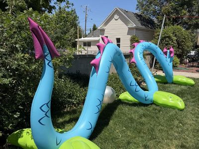 Inflatable Nessie Monster Sprinkler - Fun Outdoor Water Toy for Kids & Parties