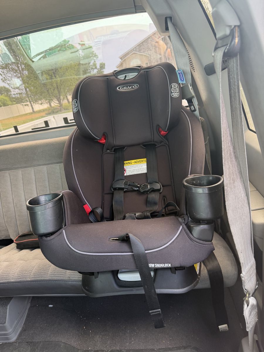 Graco TrioGrow SnugLock 3-in-1 Convertible Car Seat 