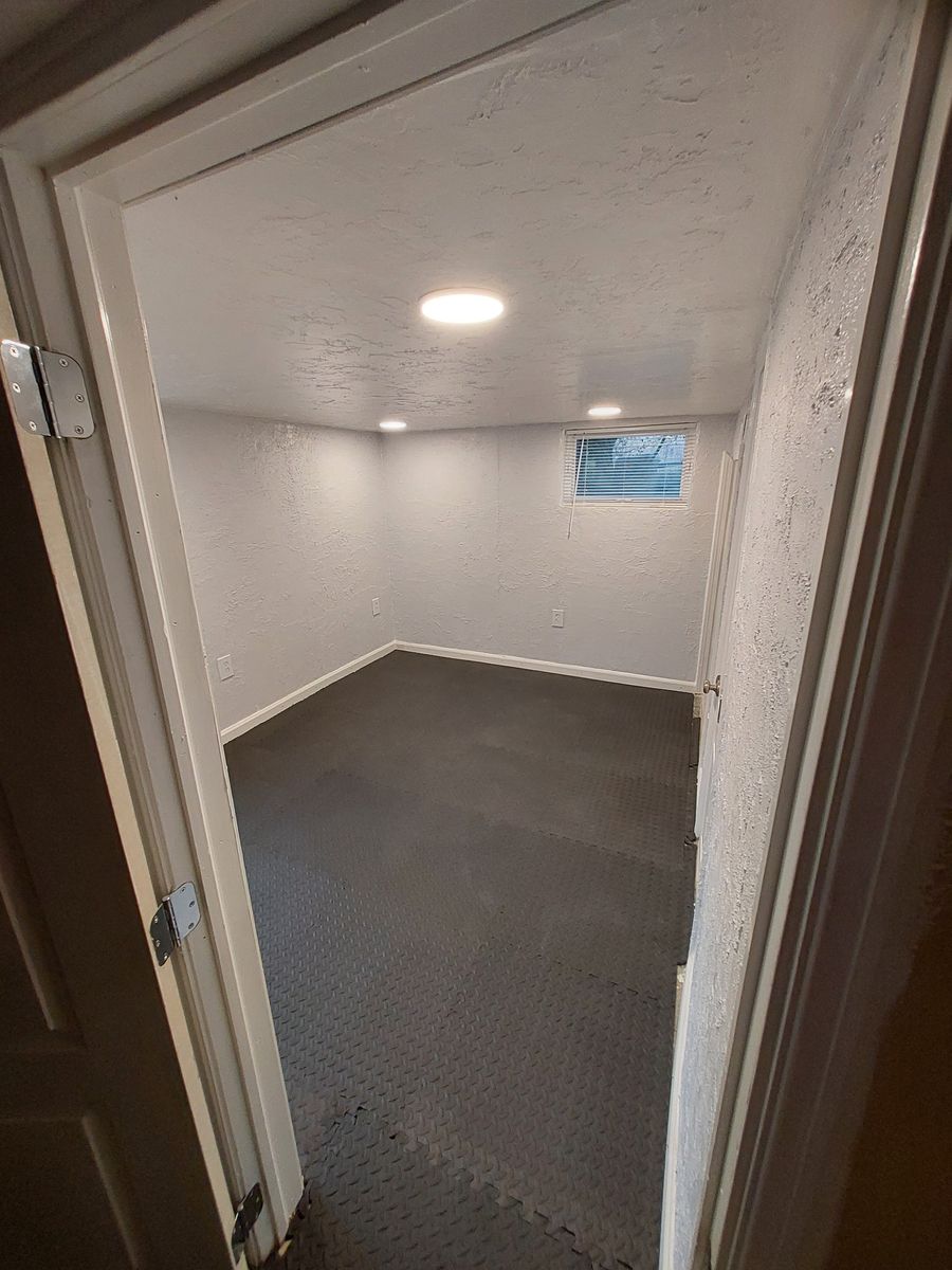 Private room and bathroom for rent. West downtown/Glendale