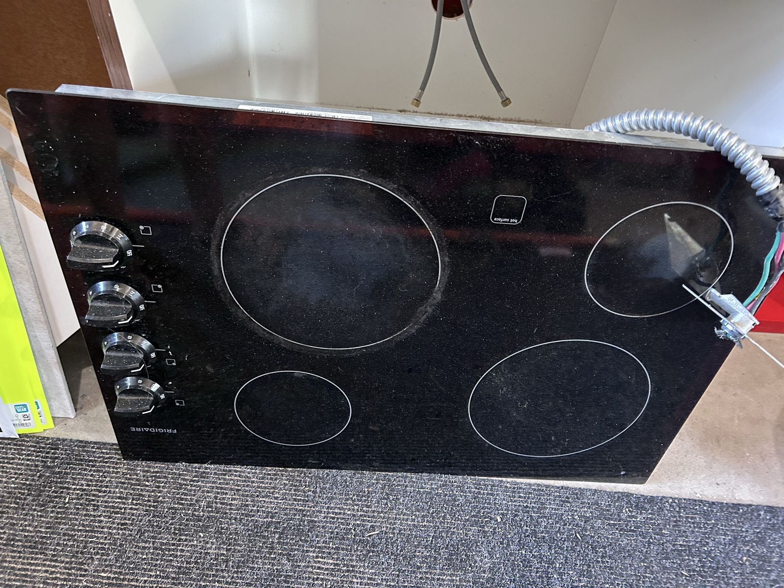 Frigidaire 30" Electric Smoothtop Cooktop - Black Glass, 4 Burners