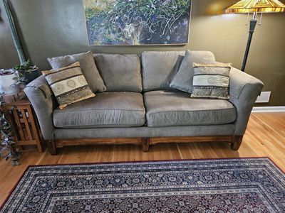 Couch - In amazing condition