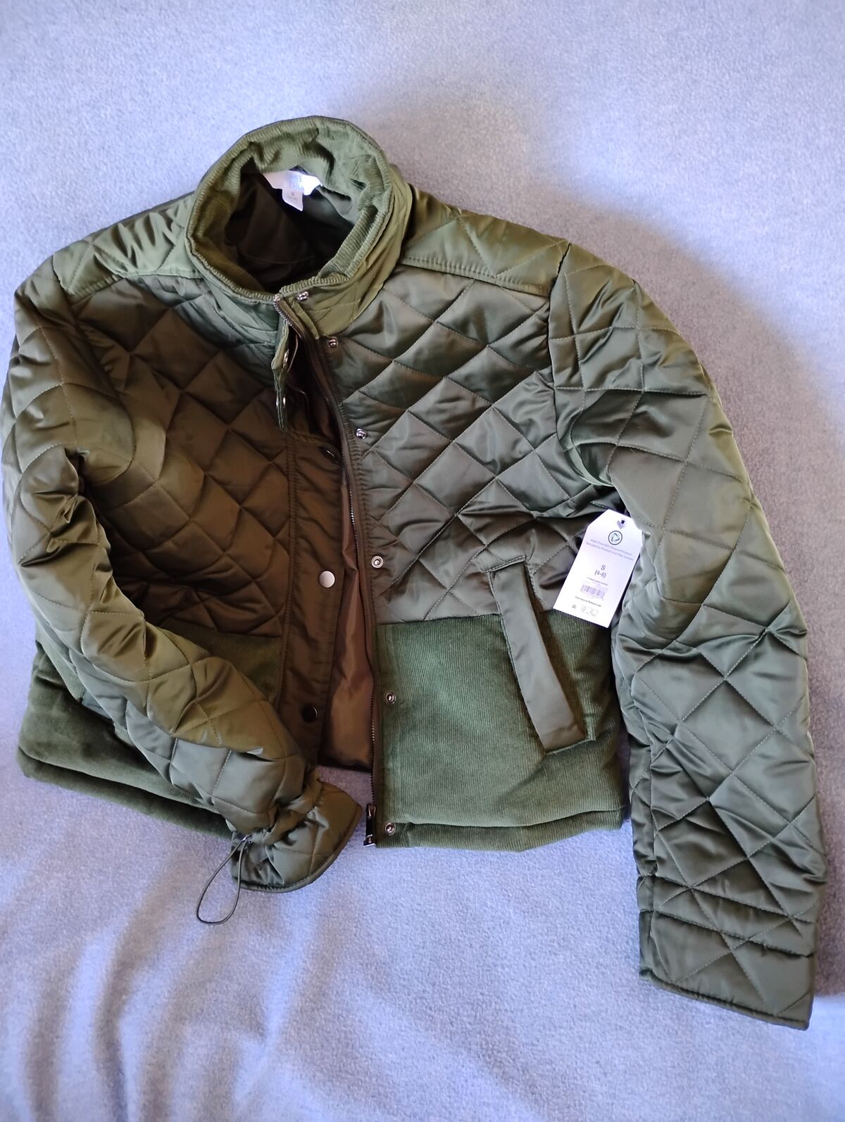 Green Women's coat. Small. New.