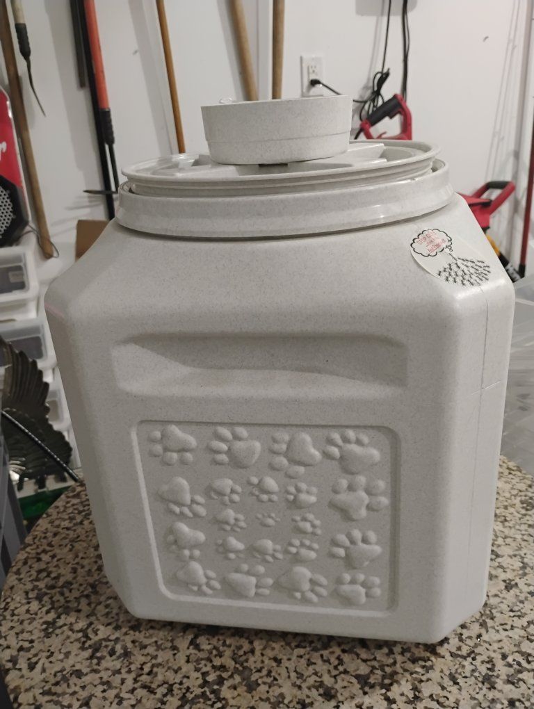 GAMMA2 Vittles Vault Outback Pet Food Storage Container 25 lb
