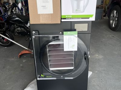 Medium Harvest Right Freeze Dryer, Black