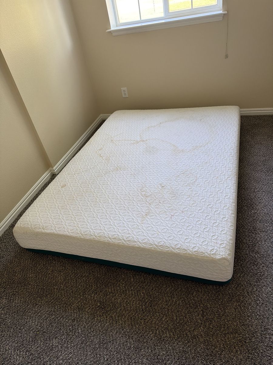 Free Full Size Mattress, White, Used with Stains - Comfortable Sleep Solution