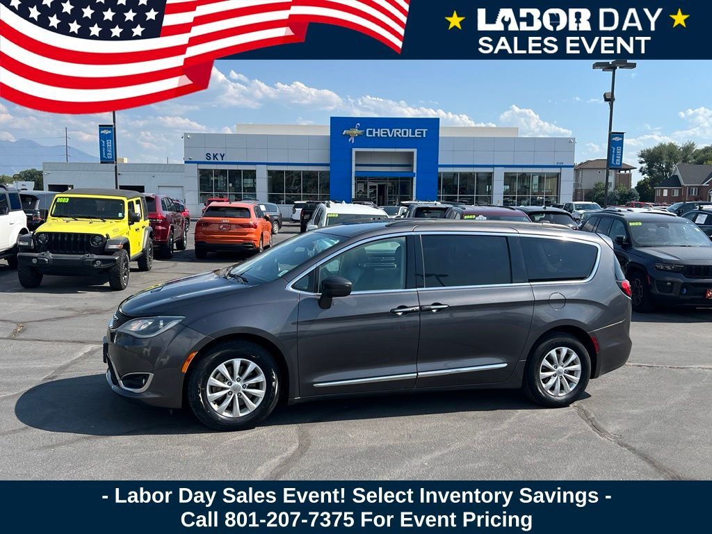 2017 Chrysler Pacifica Touring-L
