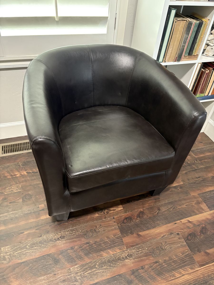 Brown Faux Leather Barrel Chair $60 cash/venmo in Draper
