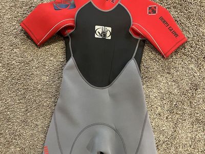Body glove wet suit size 8