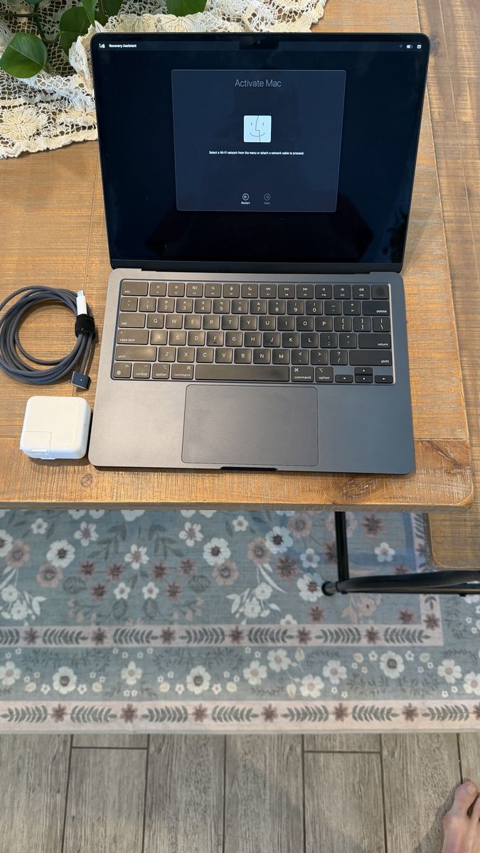 2022 Mac Book air. 16gb of ram. 256g. M2 chip
