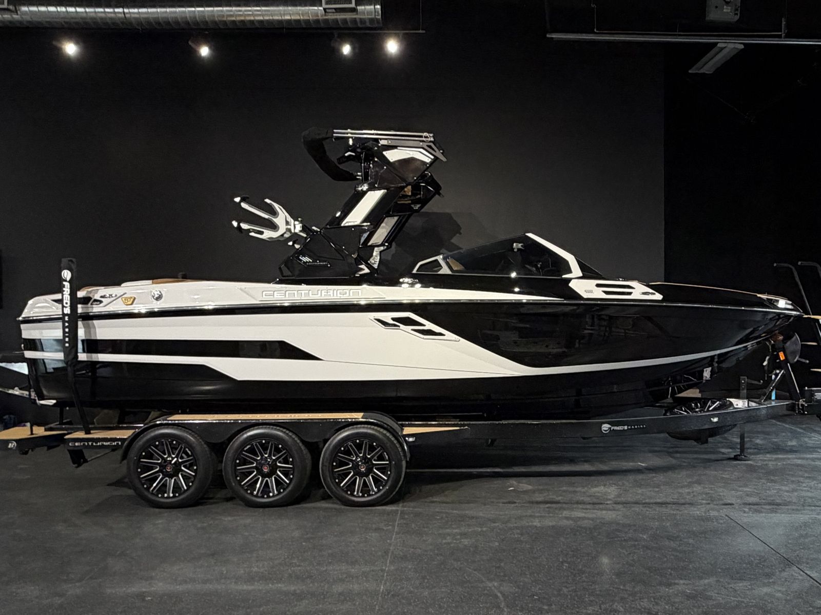 2026 Centurion Surf Boat Ri245 Surf Boat - Black / Whisper Gray