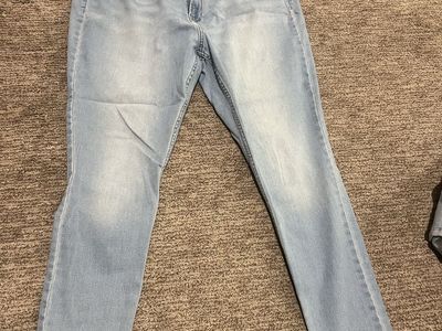 Old Navy Women's Size 18 High-Rise Wow Super Skinny Light Wash Jeans