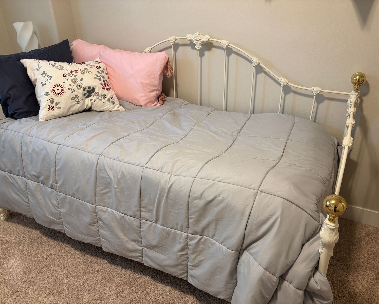 Day Bed - Twin (mattress and bedding not included)