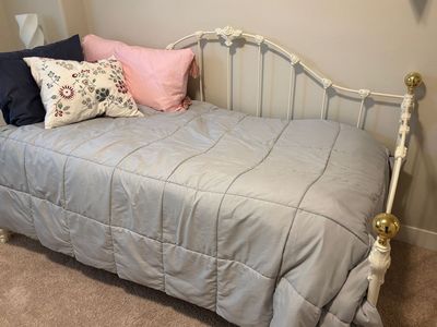 Day Bed - Twin (mattress and bedding not included)