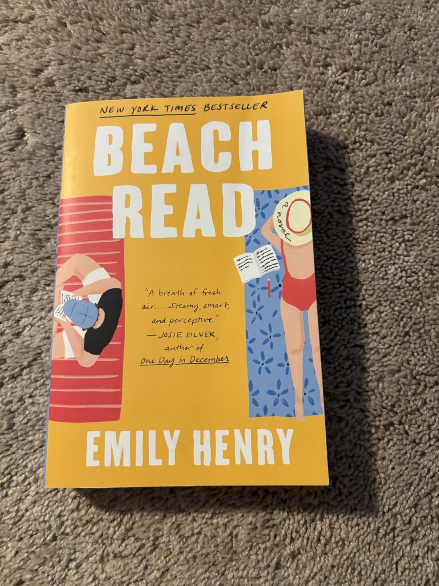 Beach Read by Emily Henry Paperback