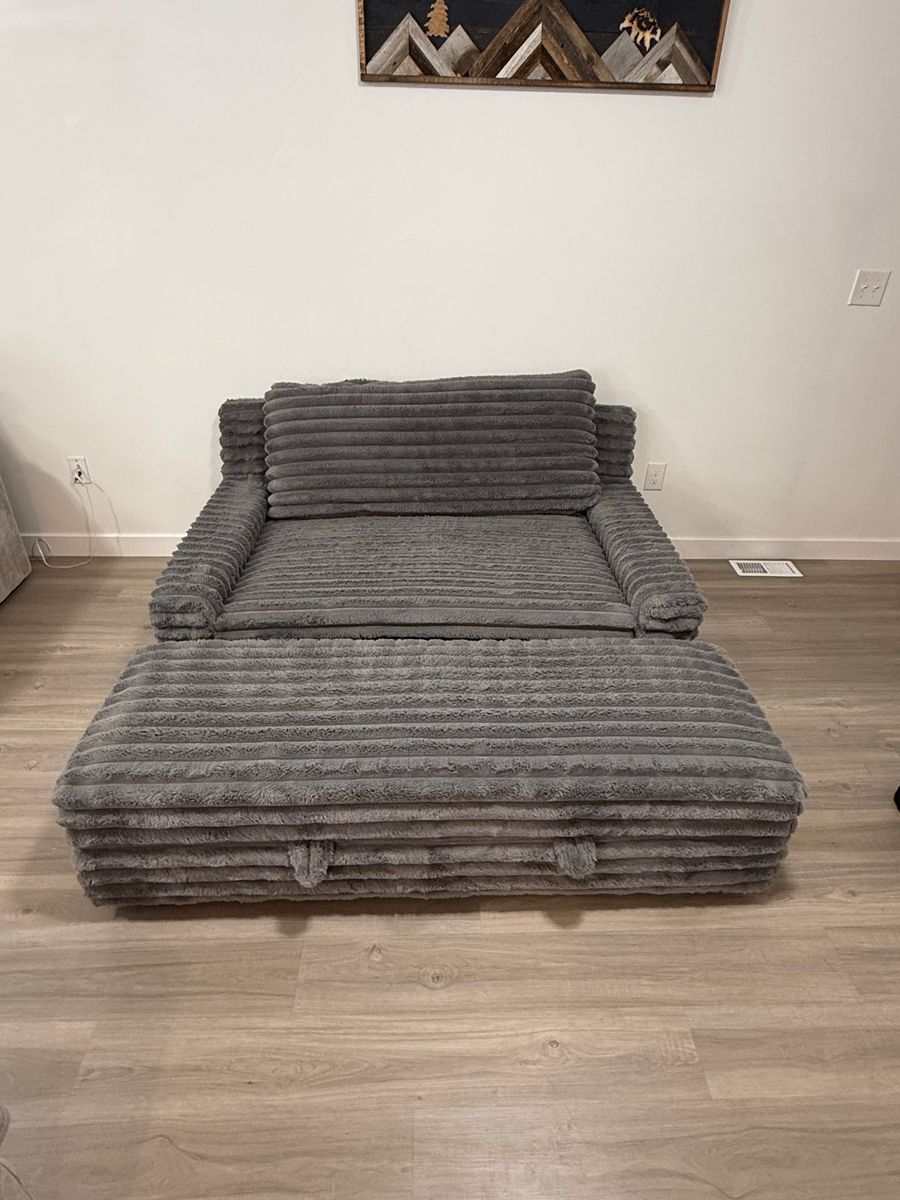 Thomasville Wills Oversized Chair with Storage Ottoman