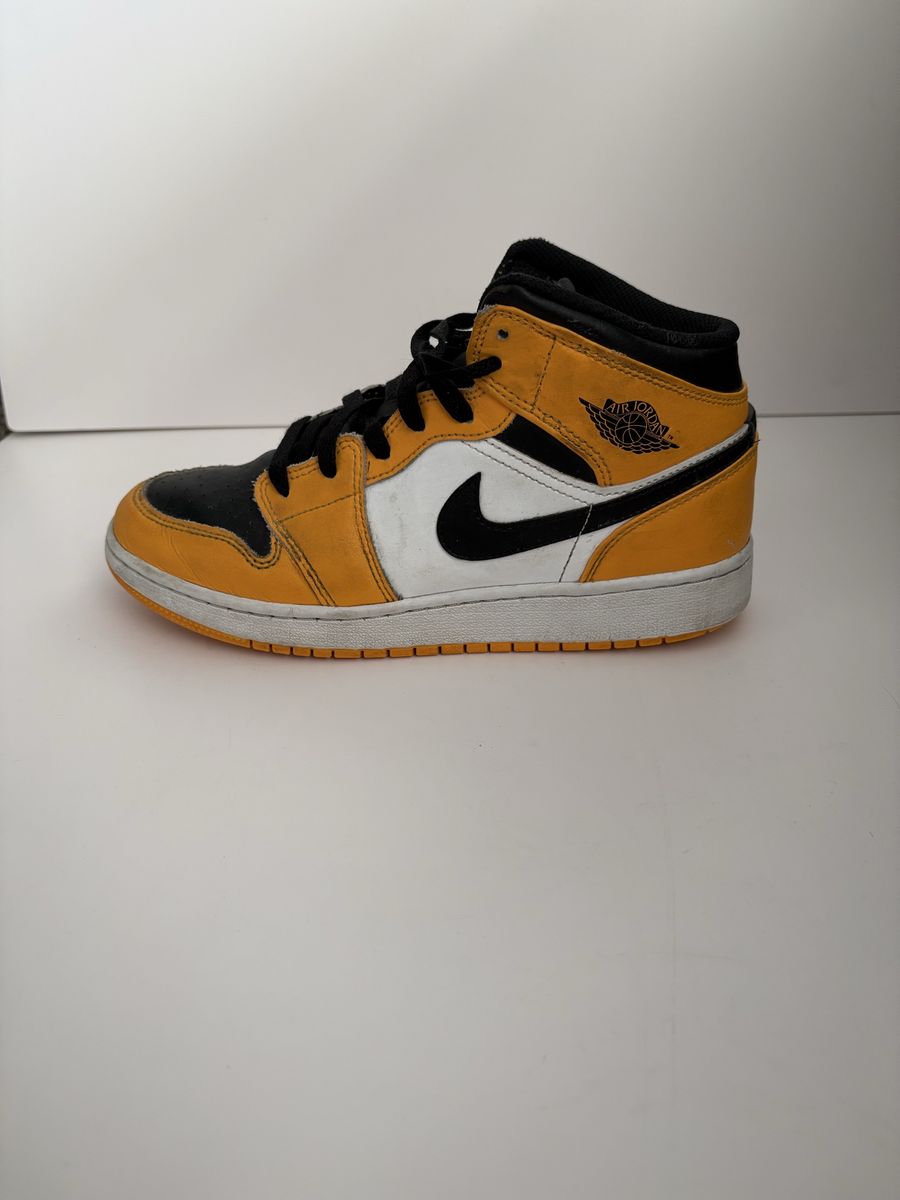 Air Jordan 1 Mid GS Yellow Toe Taxi Sneakers Size 6Y (554725-701)