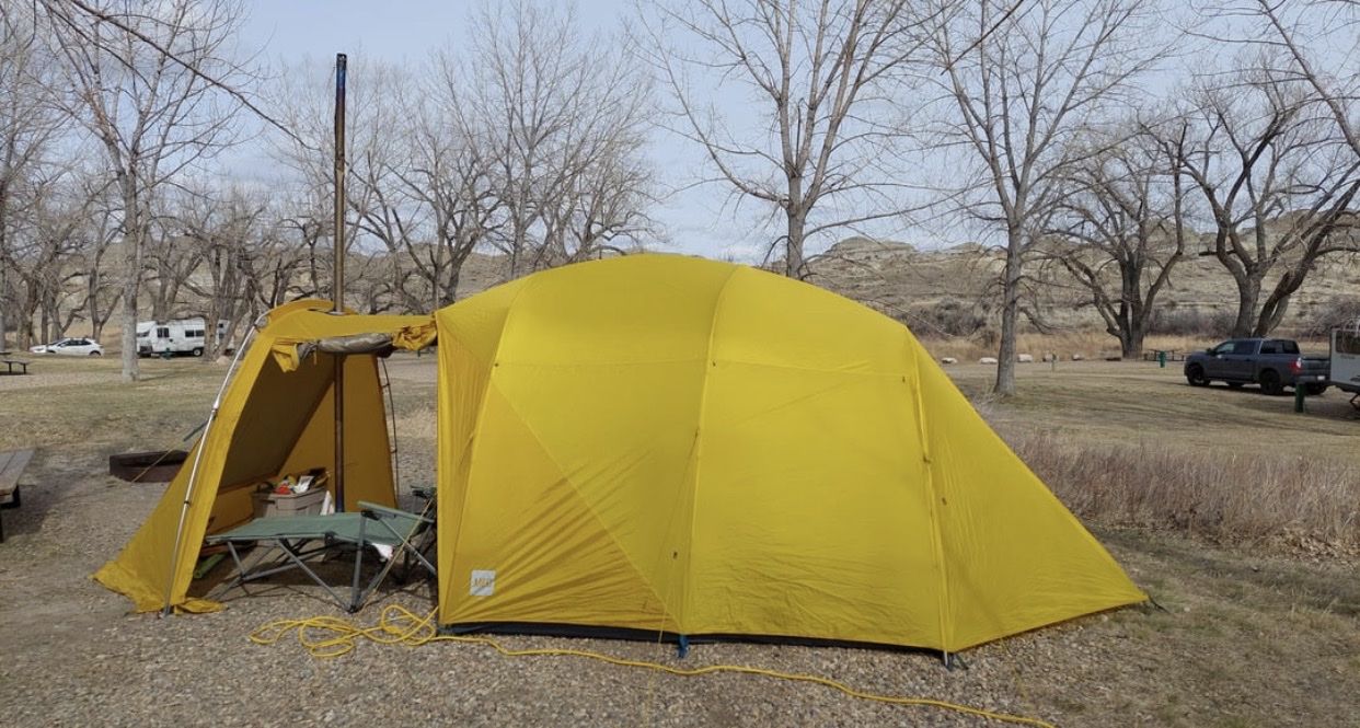 MEC Cabin 4 Tent w/ Vestibule